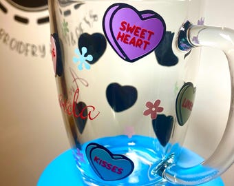 Personalisierter Gesprächsherzen-Glasbecher, Geburtstagsgeschenk, Valentinsgrußgeschenk, galentines