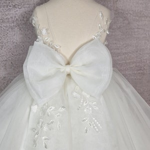 Robe de demoiselle d'honneur, robe de bébé, robe en tulle, robe de bébé ivoire ou blanche. Robe genou. Robe de mariée. image 3