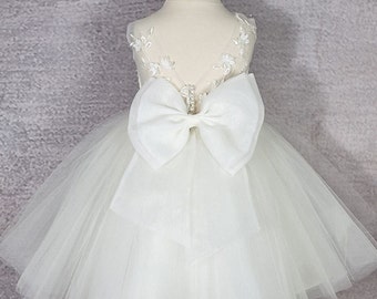 Tulle flower girl dress with bow. Ivory white baby dress. Knee  dress, Birthday girl dress, Wedding dress.