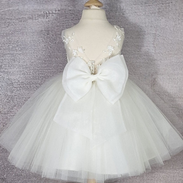 Tulle flower girl dress with bow. Ivory white baby dress. Knee  dress, Birthday girl dress, Wedding dress.