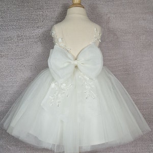 Robe de demoiselle d'honneur, robe de bébé, robe en tulle, robe de bébé ivoire ou blanche. Robe genou. Robe de mariée. image 1