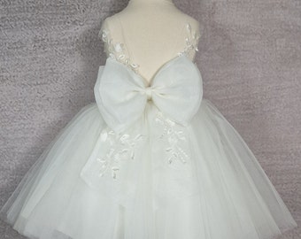 Robe de demoiselle d'honneur, robe de bébé, robe en tulle, robe de bébé ivoire ou blanche. Robe genou. Robe de mariée.