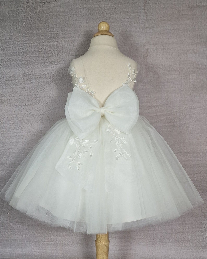 Robe de demoiselle d'honneur, robe de bébé, robe en tulle, robe de bébé ivoire ou blanche. Robe genou. Robe de mariée. image 1