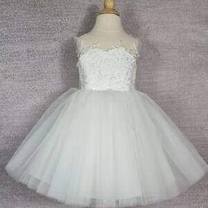 Robe de demoiselle d'honneur, robe de bébé, robe en tulle, robe de bébé ivoire ou blanche. Robe genou. Robe de mariée. image 6