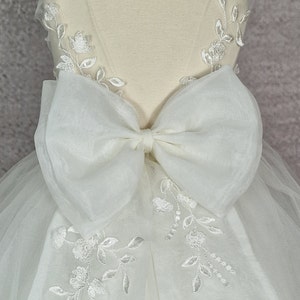 Robe de demoiselle d'honneur, robe de bébé, robe en tulle, robe de bébé ivoire ou blanche. Robe genou. Robe de mariée. image 2