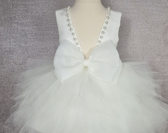 Flower girl dress. Tulle flower girl dress with bow. Ivory or white baby dress. Wedding dress.