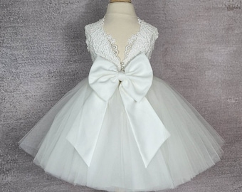 Flower girl dress. Tulle flower girl dress with bow. Ivory or white baby dress. Wedding dress.