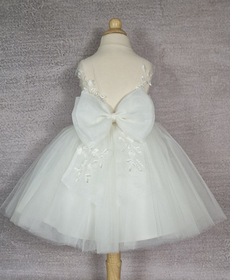 Robe de demoiselle d'honneur, robe de bébé, robe en tulle, robe de bébé ivoire ou blanche. Robe genou. Robe de mariée. image 4