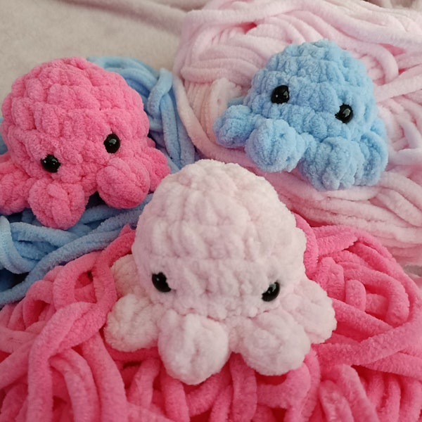 söpö käsin tehty pieni virkattu mustekala-pehmolelu, a cute small crochet octopus