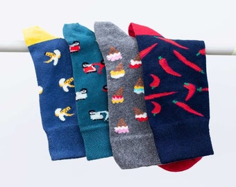 4 Paar Socken mit witzigen Motiven für Damen, Herren, Kinder | Quirliger Krümel in der Geschenkbox