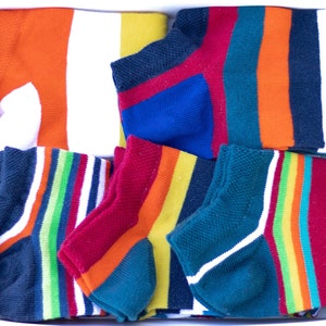 5 Paar bunte Sneakersocken mit Streifen für Damen, Herren, Kinder Rockiger Ringel Geschenkbox Bild 2