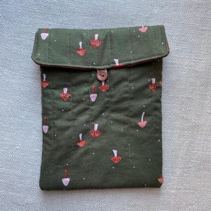 Mushroom Quilted Kindle Sleeve / Padded Fabric Case for E Reader or Tablet / Booktok Reader / Cottage CoreBook Lover / Gift for her