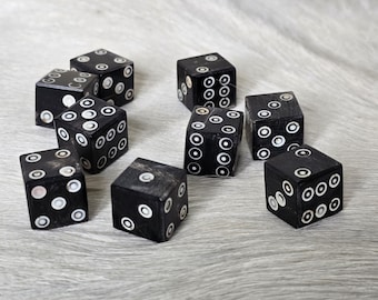 One Medieval Horn Die: Handcrafted Gambling Dice Ring and Dot