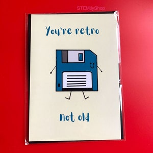 Sei retrò, non vecchio floppy disk, informatica, tecnologia, staminali, scienza, compleanno, pensione, biglietto d'auguri