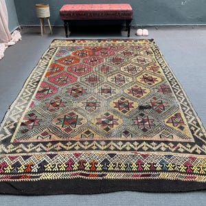 Turkish Kilim, Vintage Large Kilim, Antique Embroidered Kilim, Rugs For Living Room, 5.6x9.4 ft Pink Kilim, Kilim With Geometric Pattern