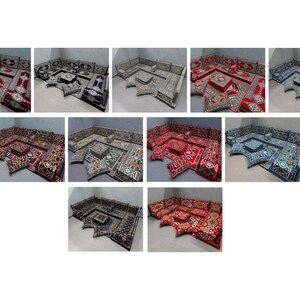 Pu&ograve; includere: Un set di 10 cuscini da pavimento in vari colori e motivi, disposti in uno stile di seduta tradizionale marocchino. I cuscini sono realizzati in tessuto con disegni intricati e sono perfetti per creare un'atmosfera accogliente e invitante.