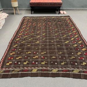 Vintage Kilim, Embroidered Turkish Kilim, Large Kilim, Anatolian Kilim, Rugs For Bedroom, 5.6x8.2 ft Brown Kilim, Soft Washable Rug,