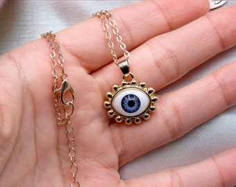 Collier et Pendentif avec oeil - Sculpture réaliste Etrange Effrayant Mignon - Globe oculaire - OOAK - Creepy Eye - Mauvais Oeil