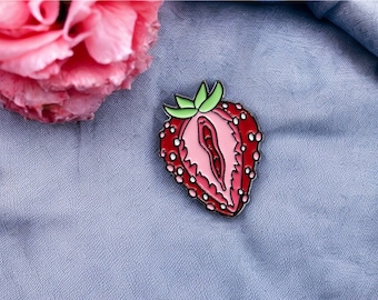 Broche - Pin's Fraise - Féministe - Épingle en émail - Etrange Effrayant Mignon - Anatomie Féminin