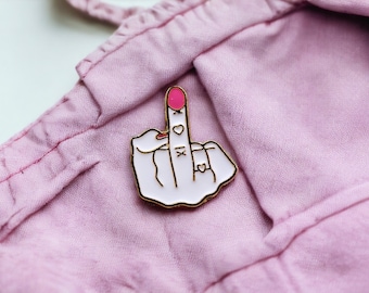 Broche - Pin's Doigt d'honneur Fuck - Épingle en émail - Etrange Effrayant Mignon - Main Femme - Féministe