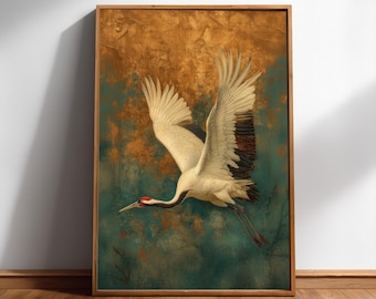 以下が含まれることがあります： 飛んでいる鶴が描かれた額入りのアートプリント。鳥は白の羽に黒と茶色のアクセント、赤い頭、長い脚があります。背景は、テクスチャ加工されたゴールドとティールの配色です。