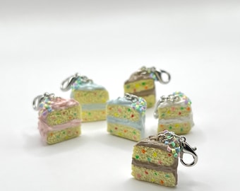 ¡Pequeña rebanada de pastel! ¡Mini dije de arcilla hecho a mano en forma de rebanada de pastel confeti!