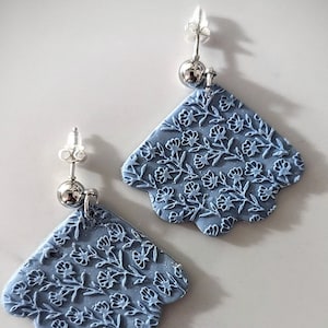 Floral Pattern Blue Earring