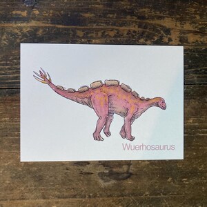 W - Alphabet-Postkarte “Wuerhosaurus” - Kunstdruck Dinosaurier A6, Aquarell, Kinder Illustration, Lernkarte, ABC, Buchstaben, Postkarte