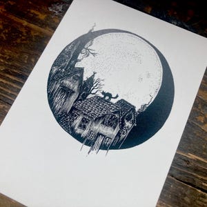Impressão artística “misteriosa” - pôster com ilustração em preto e branco, Dark Academia, Gato Preto, cidade velha, vila, estética de vibrações de bruxa, lua cheia