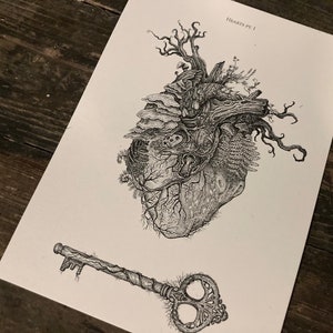 Kunstdruck „Hearts pt. I“, Din A3, s/w illustration, anatomisches Herz, Wald, Natur Liebe, Farn, Pilze, Schloss und Schlüssel, dark academia