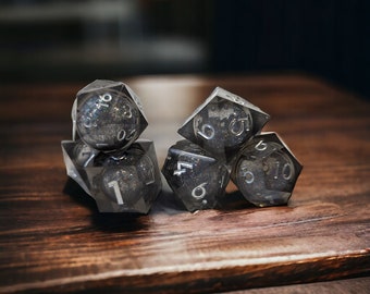 Storm Chaser Liquid core dice set Smoky sharp resin DnD roleplay D20 gray silver glitter