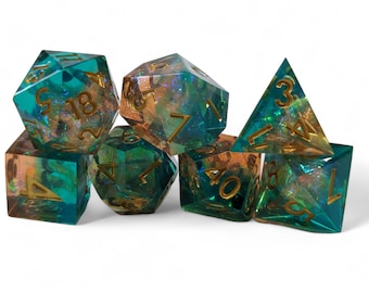 Dwarven treasure holographic green gold sharp edge resin dice set red and gold DnD roleplay D20