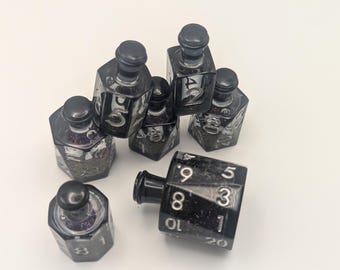 Smokey magic potion Liquid Core Dice Set: DnD Roleplay sorcery potion bottles glitter core