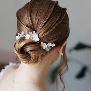 White Flowers Wedding Hair Pins, Bridal Hair Accessories, Bridesmaid Hairpins, Wedding Hairpiece, Bridal Hair Jewellery, Wedding Hair Clip image 1