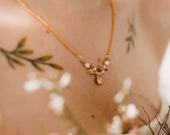 Bridal Necklace, Pearl Wedding Necklace, Boho bridal necklace, Simple Freshwater Pearl Necklace, Gold Leaf Necklace