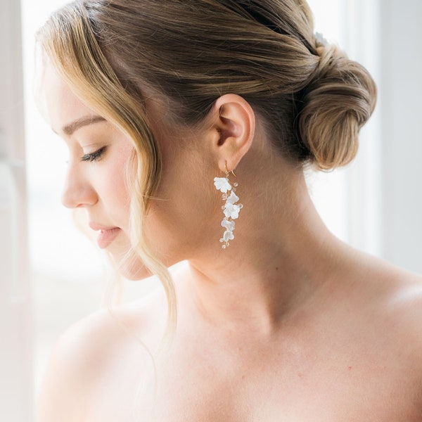 Romantic Wedding Earrings with Flowers, Long Bridal Earrings, Statement Earrings, Delicate Wedding Jewelry, Boho Wedding Jewelery