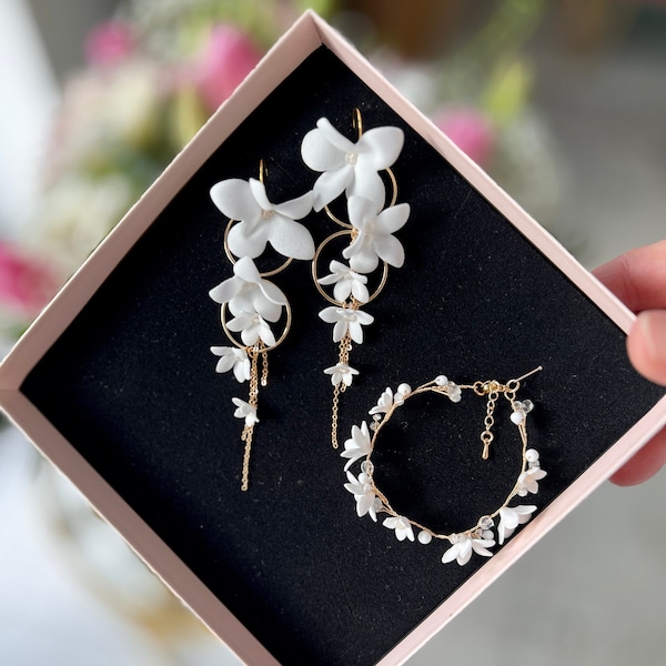 Set di gioielli da sposa, accessori da sposa Boho, orecchini da sposa Boho, bracciale con fiori e orecchini lunghi