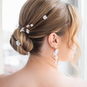 White Flowers Wedding Hair Pins, Bridal Hair Jewellery, Wedding Accessories with Flowers, Bridesmaid Hairpins, Wedding Hairpiece image 1