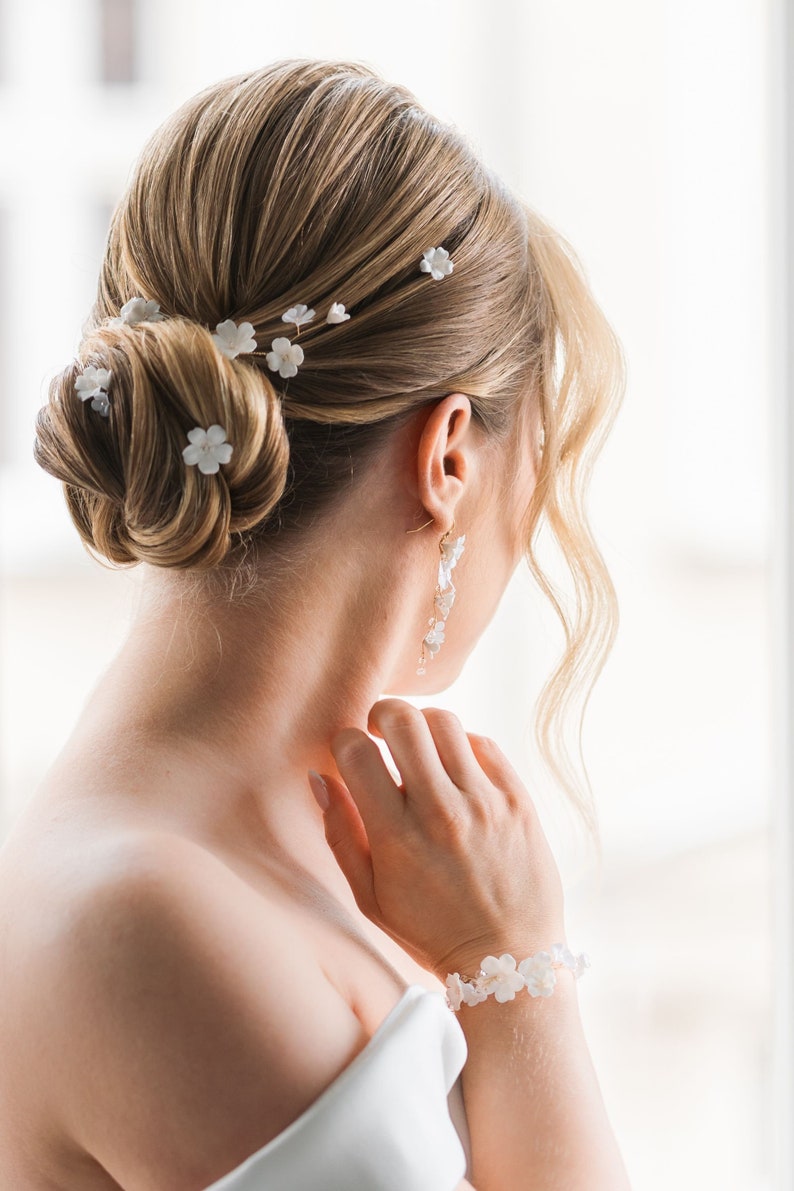 White Flowers Wedding Hair Pins, Bridal Hair Jewellery, Wedding Accessories with Flowers, Bridesmaid Hairpins, Wedding Hairpiece image 8