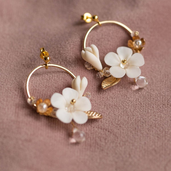 Small wedding earrings, Flowers bridal earrings, Wedding Jewelry, Leaf Vine Earrings, Boho Wedding Earrings, Gold Earrings for Bride