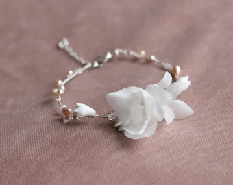 Wedding Bracelet with Silk Flowers, Floral Bridal Jewelry, Boho Bridal Bracelet, Delicate Floral Bracelet, Pearl Bridal Jewelry