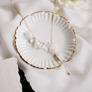 Florale Brauthalskette, goldene Hochzeit-Lariat-Halskette, Brautschmuckset, Halskette für die Braut, Hochzeitshalskette mit Blumen Bild 2