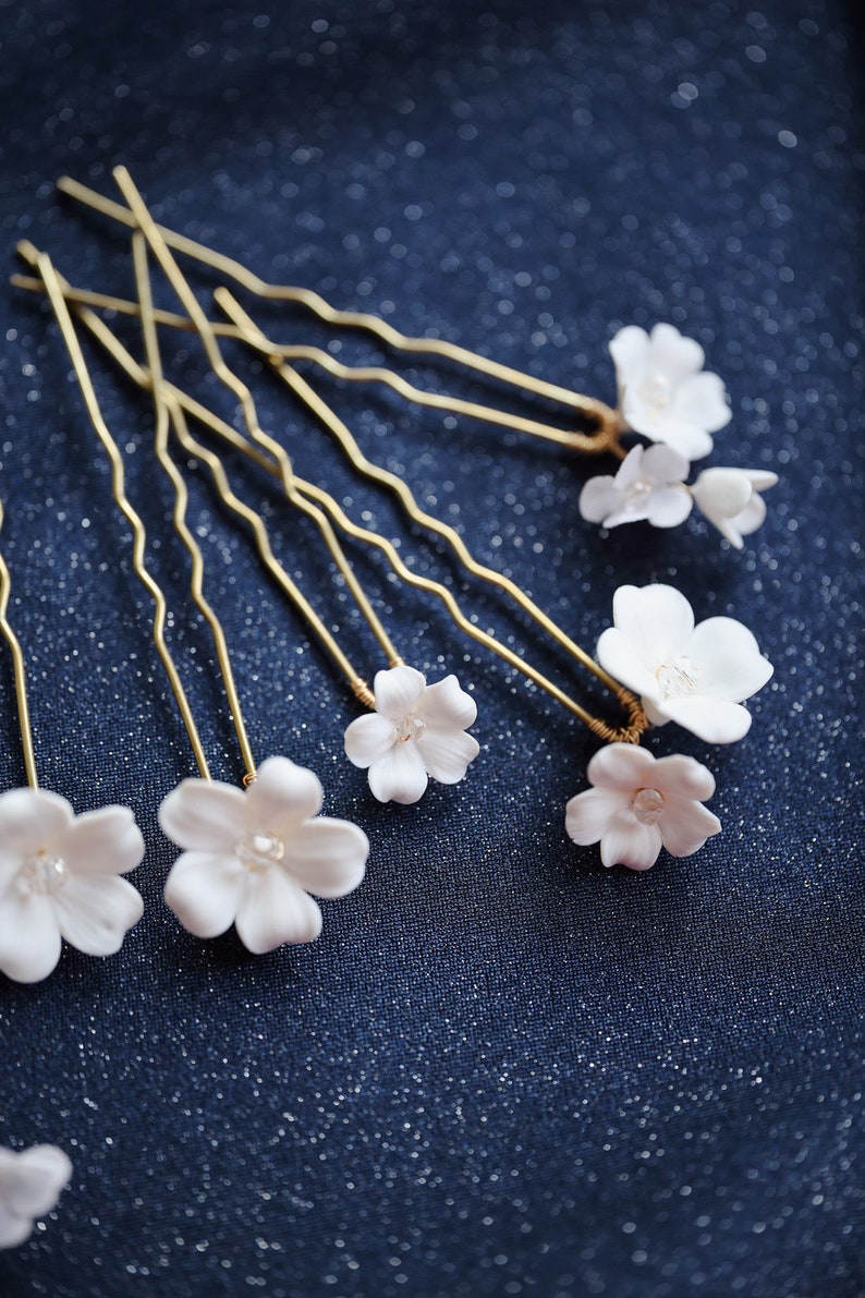 White Flowers Wedding Hair Pins, Bridal Hair Jewellery, Wedding Accessories with Flowers, Bridesmaid Hairpins, Wedding Hairpiece image 5