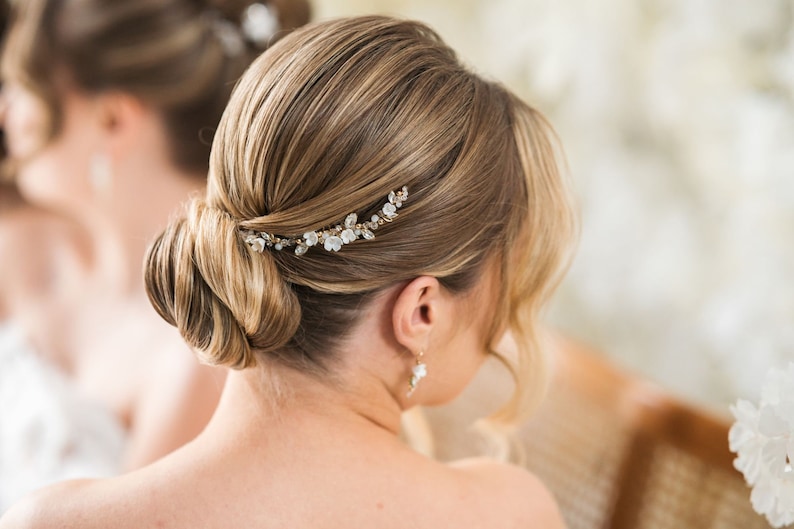 Petites boucles doreilles de mariage, boucles doreilles romantiques, boucles doreilles faites à la main avec des fleurs, bijoux délicats image 7