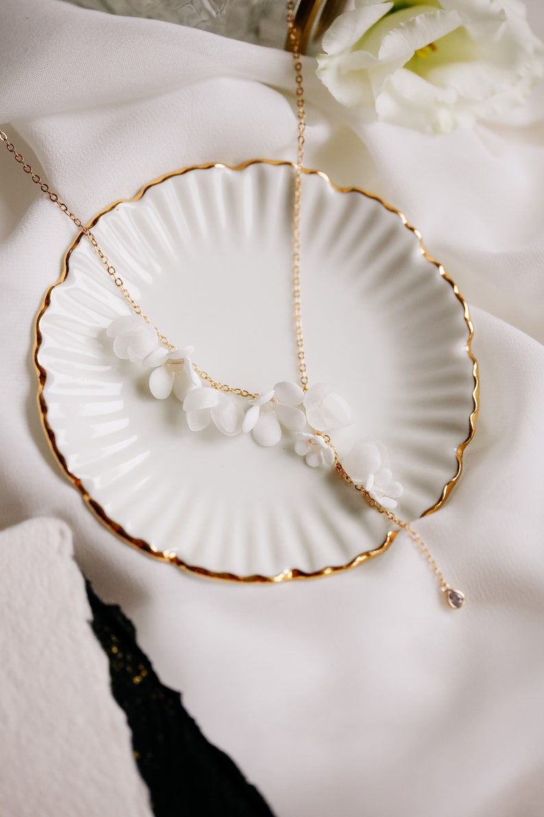 Florale Brauthalskette, goldene Hochzeit-Lariat-Halskette, Brautschmuckset, Halskette für die Braut, Hochzeitshalskette mit Blumen Bild 6