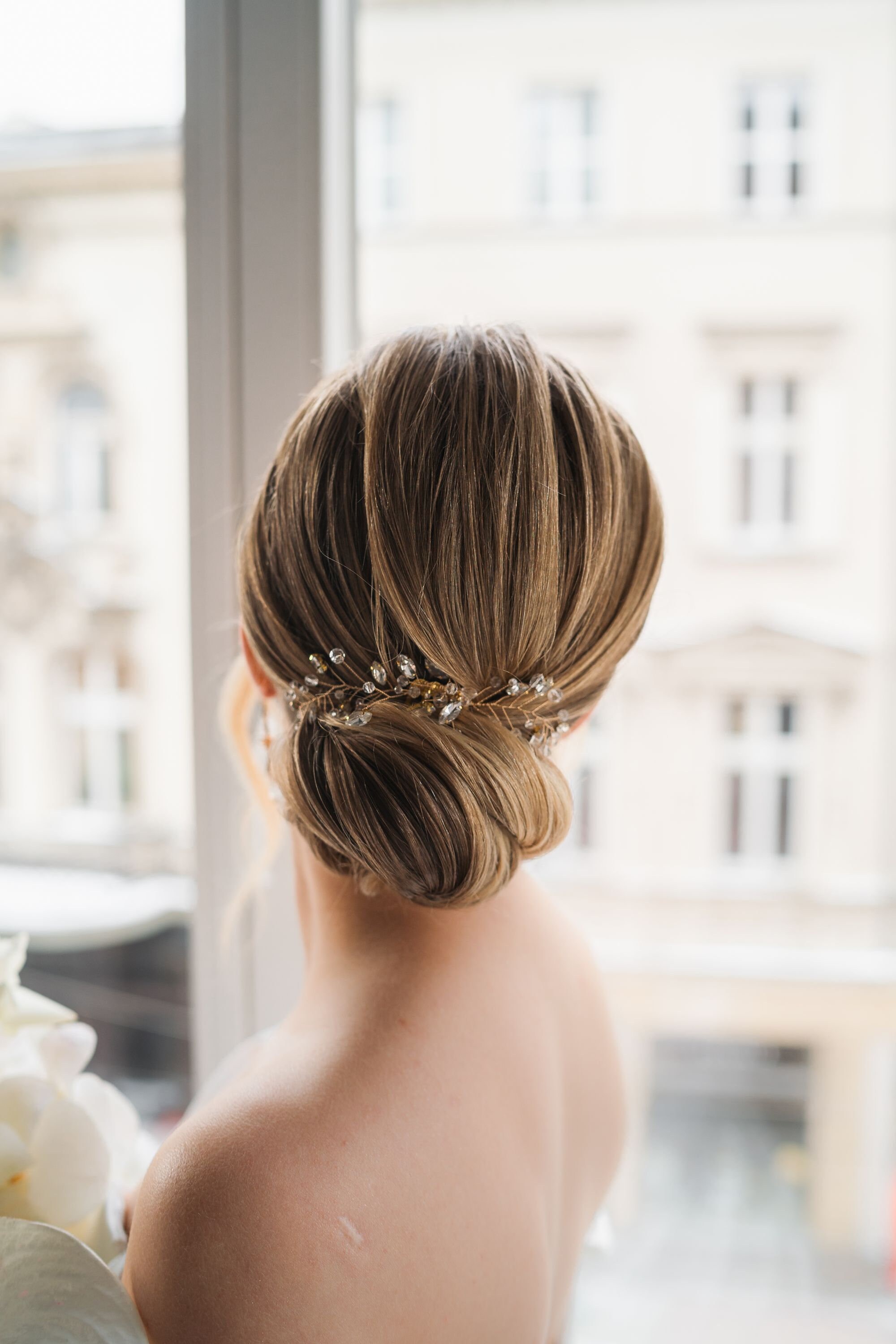 Bridal hair accessory-beautiful crystal comb from high end bridal salon Callie Bridal Hair Comb – Pearl & Crystal Wedding Hair  main image 3
