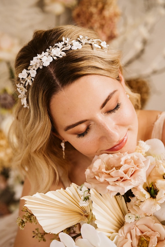 Fascia Per Capelli Sposa Con Coroncina Di Fiori E Perle, Cerchietto Regolabile Con Nastri, Accessorio Elegante Per Matrimonio