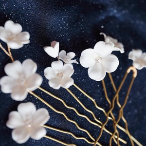 White Flowers Wedding Hair Pins, Bridal Hair Jewellery, Wedding Accessories with Flowers, Bridesmaid Hairpins, Wedding Hairpiece image 9