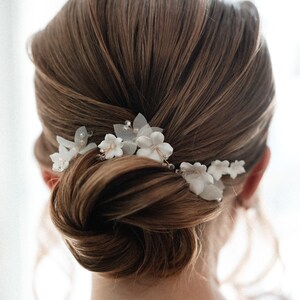 White Flowers Wedding Hair Pins, Bridal Hair Accessories, Bridesmaid Hairpins, Wedding Hairpiece, Bridal Hair Jewellery, Wedding Hair Clip image 5