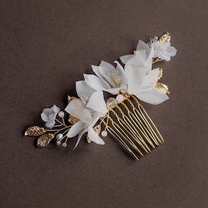 Wedding Hair Comb with Silk Flowers, Bridal Hair Accessories, Flowers Wedding Hair piece, Wedding Hair Flowers, Bridal Headpiece image 1